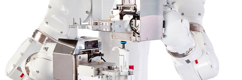 In der Laborautomation setzt Yaskawa bevorzugt zweiarmige Roboter ein.