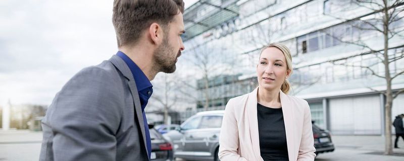 Automobilhersteller sind für junge Berufstätige aus den Wirtschaftswissenschaften und dem Ingenieurwesen attraktive Arbeitgeber – wie das Universum-Arbeitgeberranking 2017 zeigt.