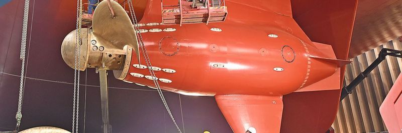 Die Azipod-Antriebe, die gerade in der Meyer Werft am Kreuzfahrtschiff „World Dream“ montiert werden, senken den Energieverbrauch und machen das Schiff manövrierfähiger.