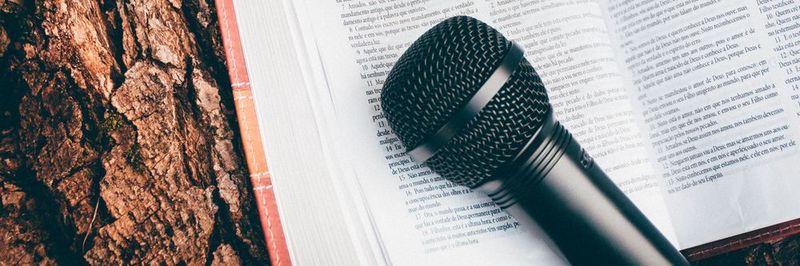 Digitale Sprachassistenten sind dank Künstlicher Intelligenz in der Lage viele alltägliche Aufgaben zu beschleunigen.