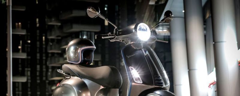 Im Frühjahr 2018 bringt Vespa die rein elektrisch angetriebne Elettrica in den Markt.