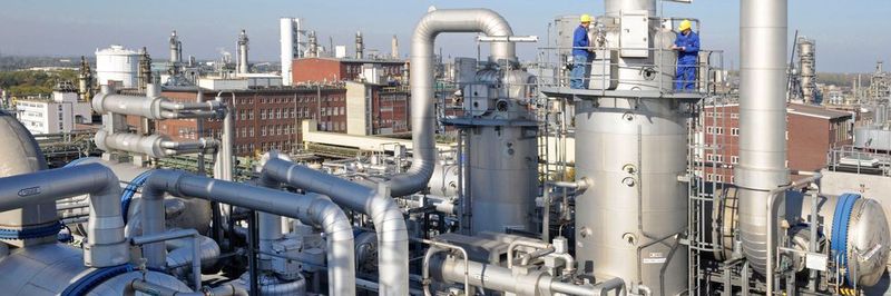Nach Brand abgestellt: Die Citral-Anlage am Verbundstandort Ludwigshafen liefert den Schlüsselbaustein der BASF-Feinchemie. Citral ist der Ausgangsstoff für die Vitamine A und E, Carotinoide sowie verschiedene Aromachemikalien.