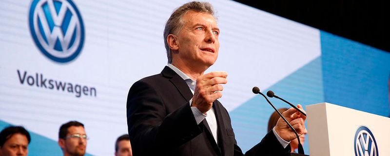 Argentiniens Präsident Maurico Macri zu Gast im Volkswagen Werk Pacheco: Der Konzern investiert in den nächsten fünf Jahren 560 Millionen Euro in den argentinischen Standort.