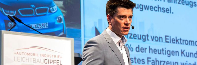 Starting signal for the Lightweight Construction Summit 2017: BMW Lightweight Construction chef Florian Schek opened the industry event in Würzburg with his keynote.