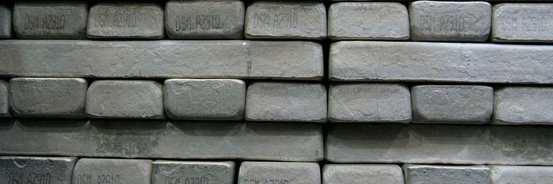 Magnesium components: "A niche in the alcove"