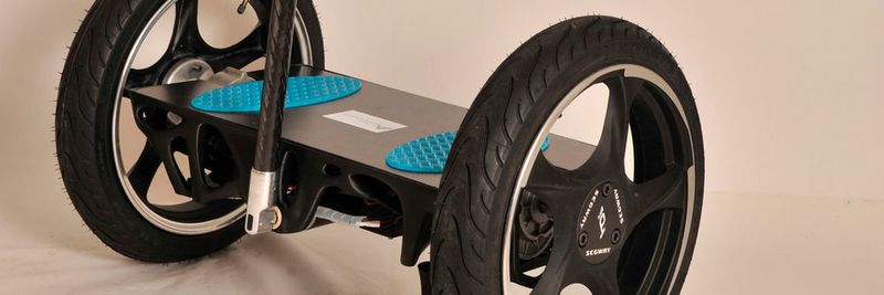 Der erste voll funktionsfähige 3D-gedruckte Prototyp des selbstbalancierenden Scooters verfügt über einen 3D-gedruckten Rahmen sowie eine Plattform aus robustem Nylon6-Material von Stratasys