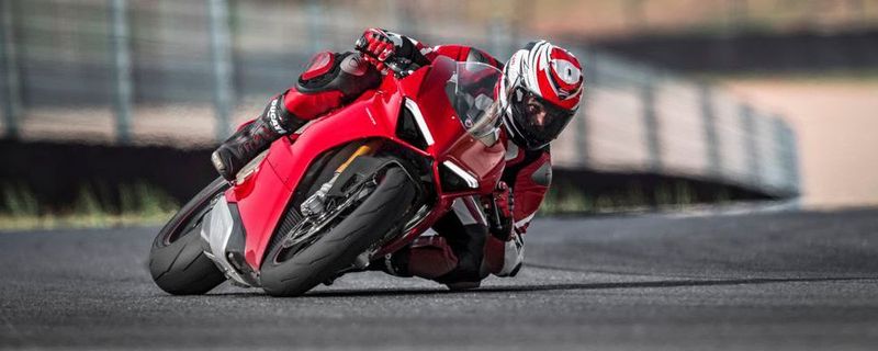 Der Diablo Supercorsa SP wurde für Fahrer von Supersport- und Naked-Bikes entwickelt, die auch mal mit dem eigenen Motorrad direkt zur Rennstrecke fahren möchten.