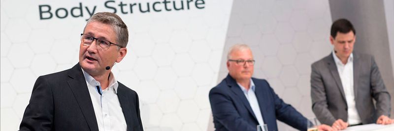 In an interview Dr. Ulrich Widmann, Head of Advanced Development at Audi (l.), talks about the lightweight construction of the future: Bionics, functional integration and hybrid structures.