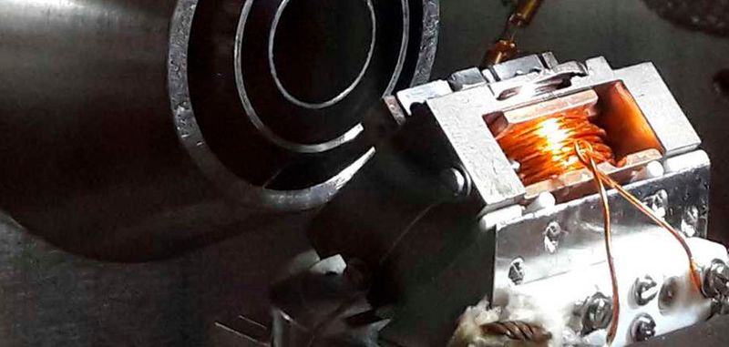 Die Gruppe von Danilo Pescia hat in den letzten Jahren Instrumente entwickelt, mit denen sich magnetische Materialien mit einer extrem hohen räumlichen und zeitlichen Auflösung untersuchen lassen.