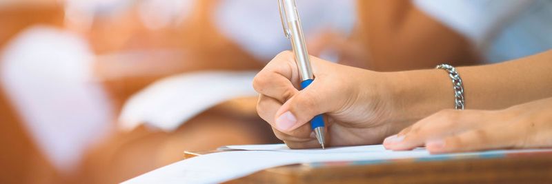 Wenn eine Prüfung naht, fühlen sich viele besonders anfällig für Infektionen. Wie genau wirkt sich Stress auf unser Immunsystem aus?
