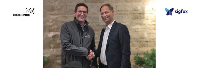Stephan Heinrich, CEO von Digimondo und Aurelius Wosylus, Country & Sales Director bei Sigfox Deutschland, reichen sich die Hände (v.l.).