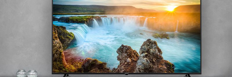 Der Smart-TV Medion X18175 hat Abmessungen von 168,4 x 97,5 x 7,3 Zentimetern und wiegt 36,1 Kilo.