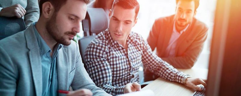 Der Leiter eines DevOps-Projekts muss nicht nur fachlich kompetent sein, sondern auch über soziale Fähigkeiten verfügen.