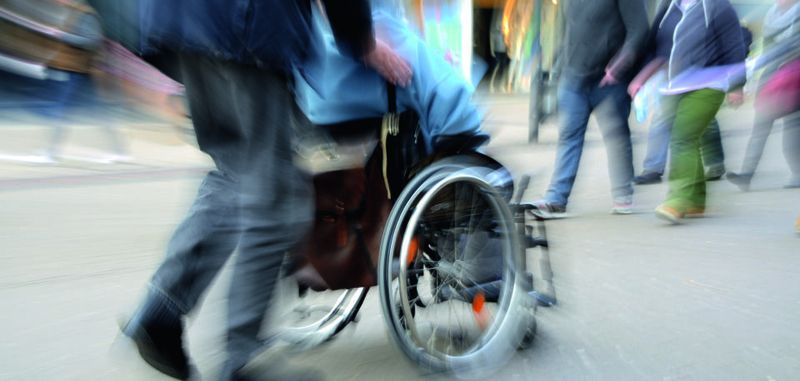 Ein Schicksal, von dem Millionen Menschen auf der ganzen Welt betroffen sind: Lähmung der unteren Gliedmaßen. Mit smarten Mobilitätstechnologien lassen sich Lösungen finden, die sich flexibel an den Nutzer und die Umgebung anpassen.