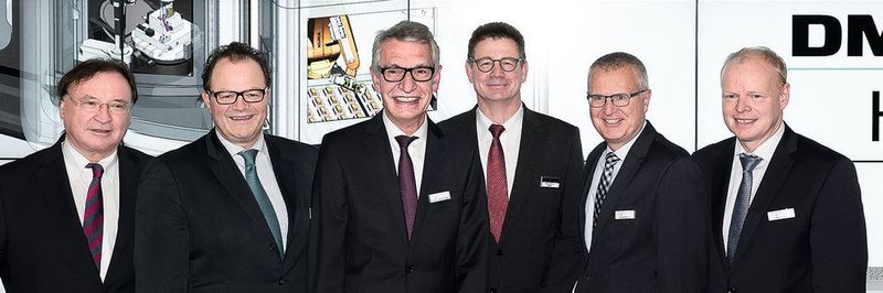 Von links: Richard Heindl (Heitec), Christian Thönes (DMG Mori), Johannes Feldmayer (Heitec), Markus Rehm (DMG Mori Heitec), Harald Preiml (Heitec) und Kai Lenfert (DMG Mori Heitec) stellen das Joint Venture auf der SPS IPC Drives vor.