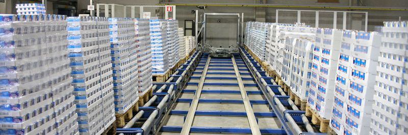 Automatische Nachversorgung der Kommissionierzone im Milchhof Meran.