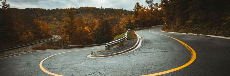 Automatisierung und KI-Systeme bringen Veränderungen mit sich. Mit der Hilfe von Kompetenzmodellen bleiben Unternehmen auf dem richtigen Weg.
