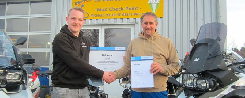 Nicht nur für Chef Michael Zeller (re.) ein vorbildlicher und zielstrebiger Azubi: Franz Ruile (li.). von MuZ Checkpoint Denklingen.