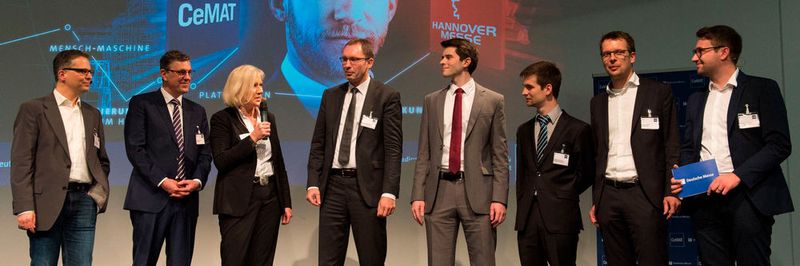Schlussrunde mit den Logistik- und IT-Experten des Fachkongresses, Vertretern der Deutschen Messe und des Gastgebers Vogel Business Media.