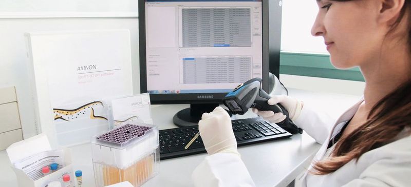 Abb. 1: Die bereits auf dem Markt verfügbaren Axinon-Testsysteme von Numares erlauben die Analyse von Metaboliten und Lipoproteinen auf Basis von Körperflüssigkeiten.