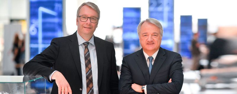 Dr. Stefan Sommer (links) und sein Interimsnachfolger Dr. Konstantin Sauer bei der Bilanzpressekonferenz im März 2017.