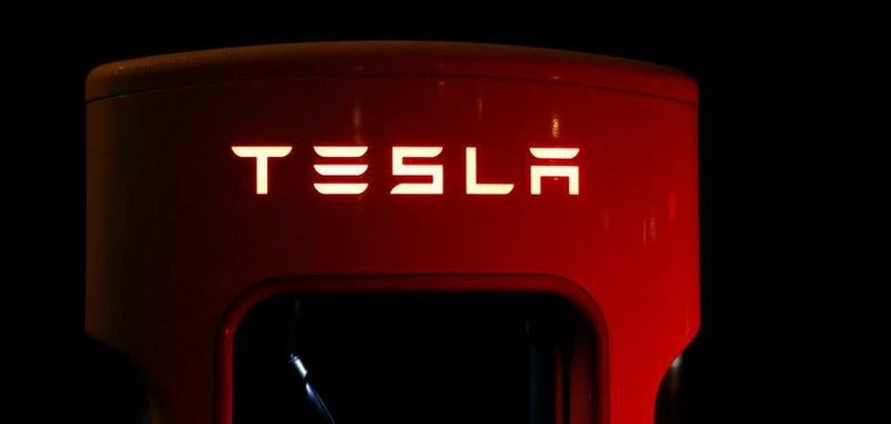 Fortschritt für den Autopilot? Am Rande einer Konferenz der Neural Information Processing Systems Foundation (NIPS) soll Tesla-CEO Elon Musk bestätigt haben, dass das Elektrofahrzeug-Unternehmen an einer eigenen KI-Hardware arbeitet.
