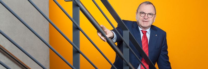 Andreas Barth, Managing Director EuroCentral von Dassault Systèmes: "Jeder Hersteller will möglichst viel auf seiner Plattform bündeln. Wir bauen unsere Plattform aus, aber sicherlich nicht soweit, dass wir dort betriebswirtschaftliche Daten hinzunehmen. Da niemand alles abbildet, werden die Unternehmen in Zukunft wohl mit mehreren Plattformen arbeiten, die miteinander kommunizieren."