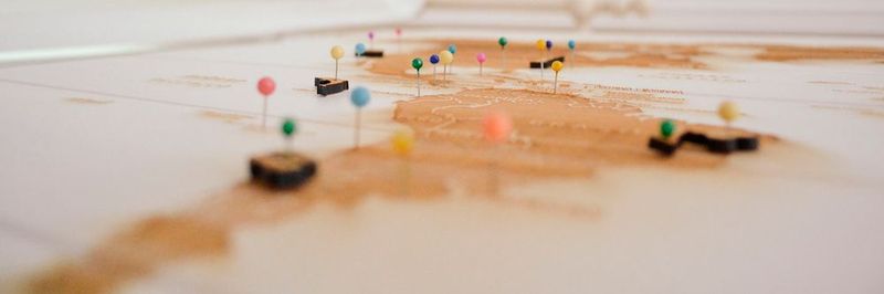 Als Weltmarktführer ist die technische Dokumentation eine große Herausforderung. Für viele verschiedene Produkte benötigen Unternehmen Anleitungen in zahlreichen Sprachen. Um die Herausforderung zu meistern, kann Sprachtechnologie helfen.