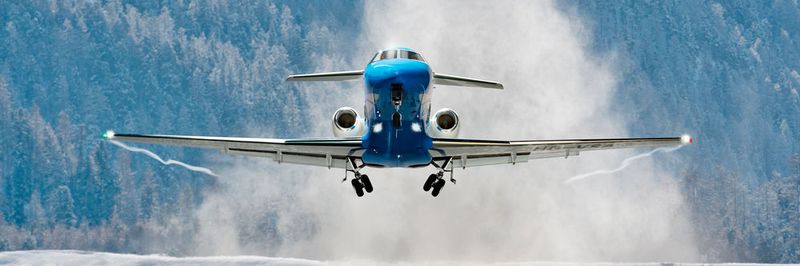 Pilatus Aircraft hat von der europäischen und der US-amerikanischen Flugaufsichtsbehörde das Typenzertifikat für den PC-24 erhalten. Damit kann nun mit der Auslieferung an Kunden begonnen werden. Die PC-24 PO3 hebt in der Schweiz ab.