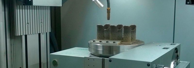Gefertec hat auf der formnext 2017 eine neue kleinere, kompaktere Einsteigerversion seiner GTarc-Maschine vorgestellt. Sie ermöglicht die kostengünstige und schnelle Herstellung von endkonturnahen Rohlingen aus Metall.