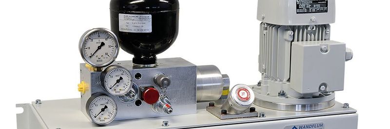 Anwendungen mit verschiedenen Druckniveaus können durch den Einsatz von energieoptimierten Komponenten effizient mit einem einzigen, kompakten Serien-Hydraulikaggregat betrieben werden. Hydraulische Hochdruck-Funktionen können so mit demselben Aggregat betrieben werden wie der Schmierkreislauf.