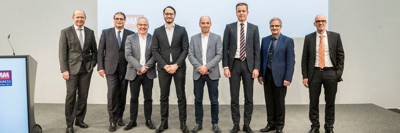 Ein herzliches Dankeschön an alle Referenten und Sponsoren des SMM Kongress 2017! v.l. Valentin Vogt, Burckhardt Compression Holding AG; Lothar Horn, Paul Horn GmbH; Urs W. Berner, Urma AG; Stefan Dahl GF Machining Solutions International SA; René Näf, Urma AG; Matthias Böhm, Vogel Business Media AG. Es fehlen: Eva Jaisli, PB Swiss Tool; Prof. Mirko Meboldt, ETHZ; Andreas Löwenstein, Marenco Swisshelicpoter AG; Stefan Zatti,Otto Hofstetter AG)