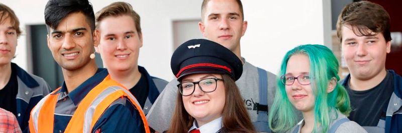 Mitarbeiterinnen und Mitarbeiter als wesentlichen Faktor fürs Gelingen der Unternehmensstrategie herausstellen – das gelingt DB Schenker in einem knapp vierminütigen Videoclip hervorragend.