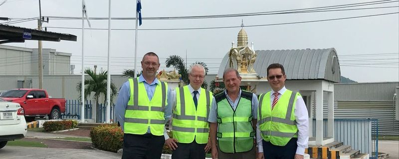 Eigentumsübergabe in Rayong: v. li. David Nicols (Huf Thailand), Helmut Janus (Huf Hülsbeck & Fürst), Steve Haritos (MHG Group) und Johann Palluch (Huf Hülsbeck & Fürst).