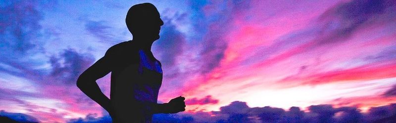 Wird das Herz durch Sport belastet, gilt das als gesund. Eine Belastung durch Bluthochdruck jedoch macht es krank. Warum ist das so? Und stimmt das immer?