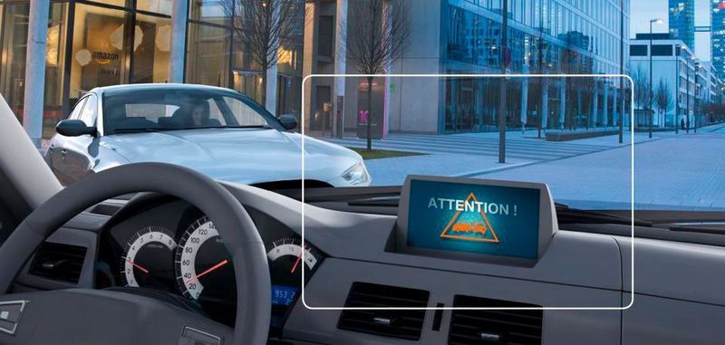 Mit IR-Sensoren lassen sich adaptive Geschwindigkeitsregelsysteme steuern oder Unfälle vermeiden mit der sogenannten Pre-Crash-Erkennung. Die Optoelektronik spielt für Automobilhersteller eine wichtige Rolle.