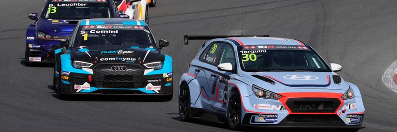 Die ersten Fahrzeuge des Hyundai i30 N TCR sind an Privatkunden ausgeliefert worden.