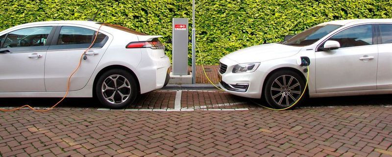 Der Marktanteil von Elektroautos nimmt zu, allerdings nach wie vor recht langsam.