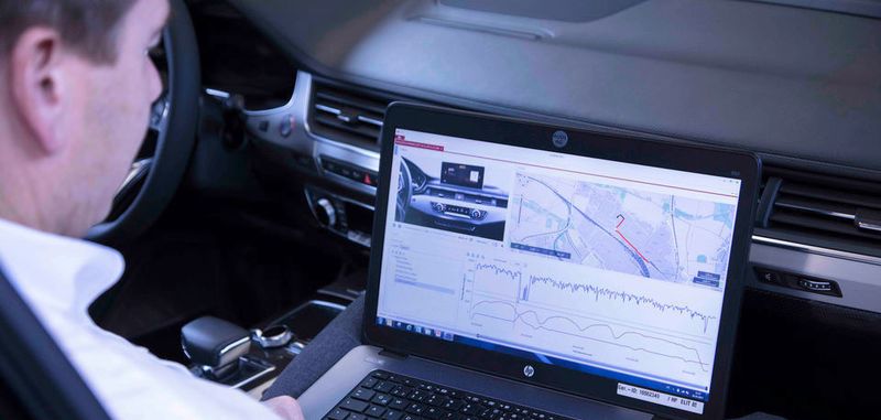 Mithilfe der CAR ASYST APP können unterwegs Fahrzeugdaten analysiert werden. Die Aufzeichnungen dienen der Werkstatt im Schadensfall als professionelles Diagnosewerkzeug.