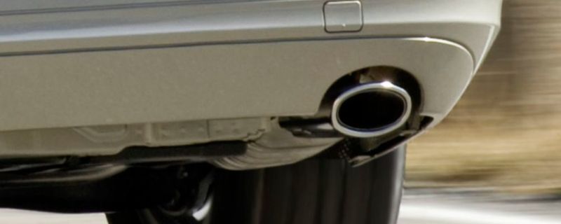 Wirft man einen Blick auf die Antriebsarten der neuzugelassenen Fahrzeuge, driften Benziner und Diesel weiter auseinander.