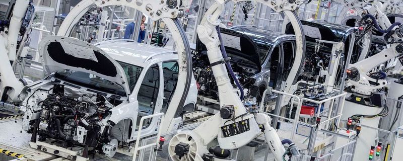 Wenn die Autobauer nicht zum bloßen „Stahlbieger“ verkommen wollten, müssten sie sich vom derzeitigen Wettbewerb untereinander ein Stück weit lösen, so eine neue Studie von KPMG.