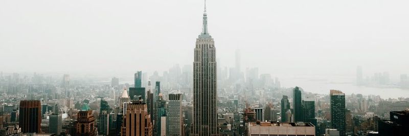 Um im übersättigten globalen Markt herauszustechen, braucht es eine prägnante Marke. Diese schafft nicht nur Aufmerksamkeit sondern auch Wettbewerbsvorteile.