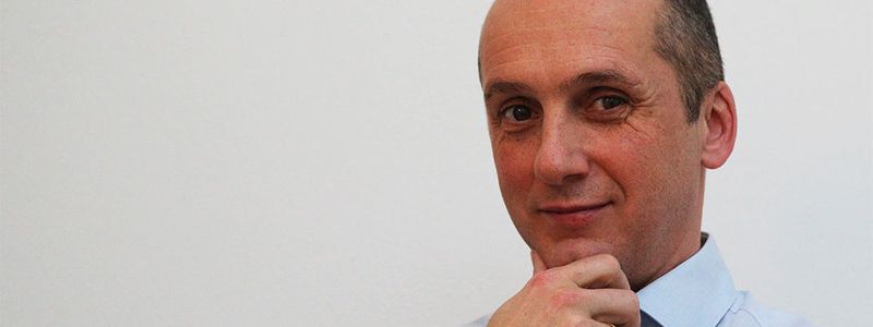 Bernhard Huter, CEO des Münchner Rechenzentrumsbetreibers EMC HostCo, will Energie sparen. Eine der wirkungsvollsten Maßnahmen war bisher ein Umbau in der Cooling-Technik.