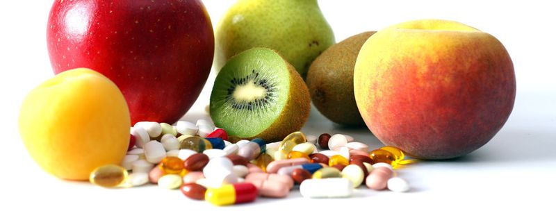 Mehr als jeder vierte Deutsche greift regelmäßig zu Nahrungsergänzungsmitteln. Dabei reicht in Deutschland eine normale ausgewogene Ernährung meist aus, um den täglichen Bedarf an Vitaminen und Mineralstoffen zu decken.