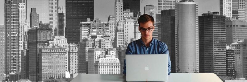 Die Digitalisierung verändert auch die Arbeitsweise und -abläufe. Das Konzept der „New Work“ steht für flexible Arbeitszeiten und kreativen Freiraum.