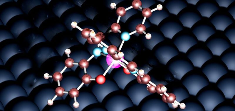 Mini-Schalter: Das synthetische Spin-Crossover-Molekül kann insgesamt drei Zustände speichern.