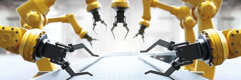 Infos für die Roboter: Per RFID- oder NFC-Technologie können Daten den Fertigungseinrichtungen mitteilen, was mit den Produkten oder Materialien geschehen soll.