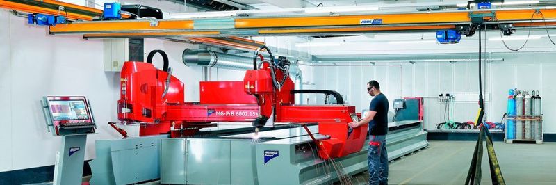 Die Firma sta entschied sich für eine Anlage der Baureihe MG mit einer Bearbeitungsfläche für Flachmaterial von 6000 x 2000 mm. Rohre und Profile können bis 6 m Länge und 500 mm Durchmesser bearbeitet werden. Zudem stehen Technologien zum Fasen, Bohren, Senken und Gewinden zur Verfügung.
