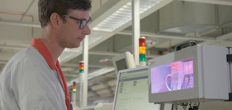 Um Status und Prozesse lückenlos auswerten zu können, erhält der Anwender die Möglichkeit, weitere Sensoren, Drittsteuerungen und übergeordnete IT-Systeme an das IoT-Gateway anzubinden.