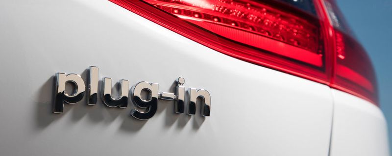 Der Toyota Prius Hybrid ist das meistverkaufte Hybridfahrzeug – und er bekommt Konkurrenz, zum Beispiel vom Hyundai Ioniq Hybrid. Wir haben beide Modelle getestet.